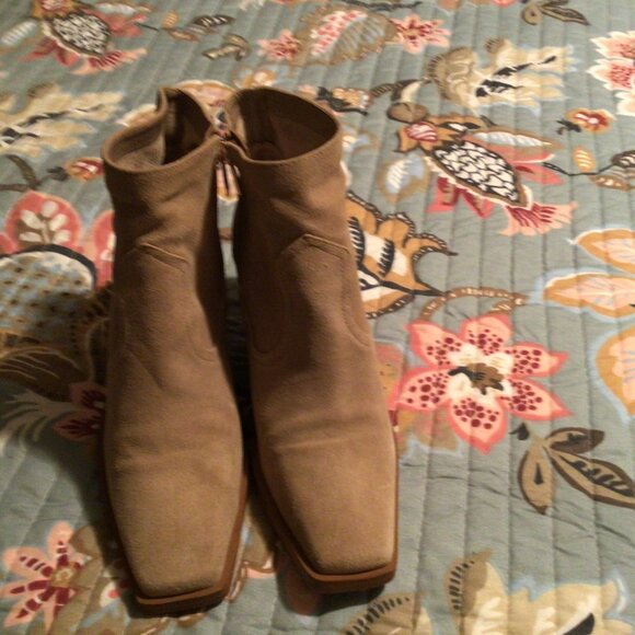 Vince Camuto "Amtinda" Tan Suede Pointed Toe Western Style Boots Women size 8.5 - Picture 1 of 6